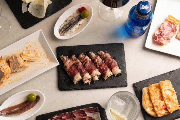 Old Town Barcelona : Tapas & Wine Like a Local