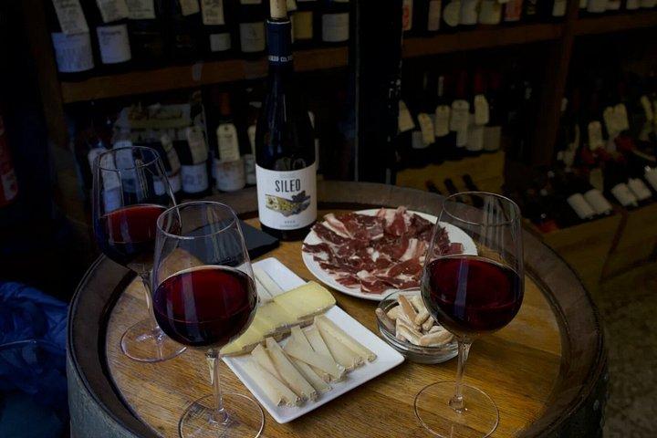 Old Town Barcelona: Tapas & Wine Like a Local
