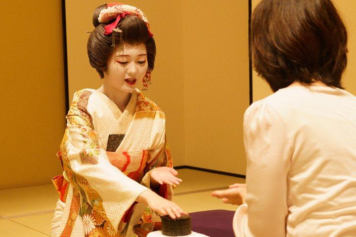 浅草芸者公演と茶屋体験