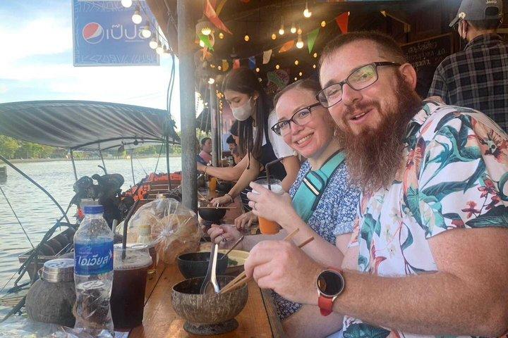 Excursion privée à Maeklong Railway & Amphawa Floating Markets