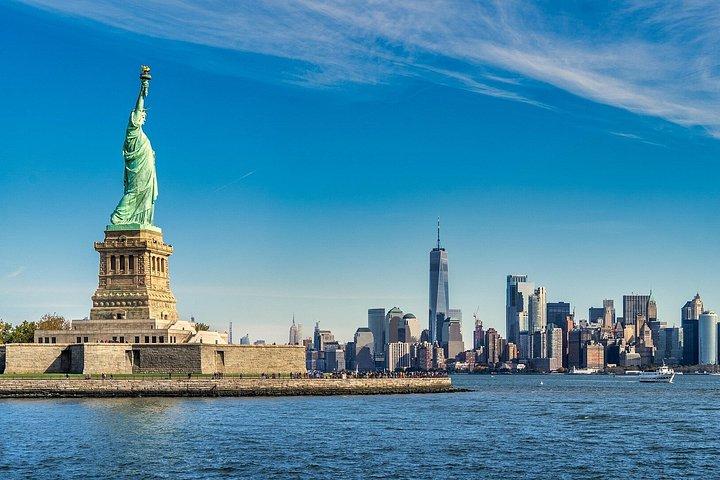 NYC：キャッシュバーとエンパイアステートビルのあるオクトーバーフェストクルーズ