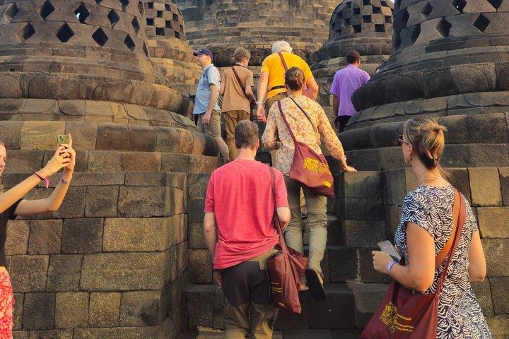 Gegarandeerde Borobudur Klim omhoog toegang & Prambanan Kleine Groep Tour