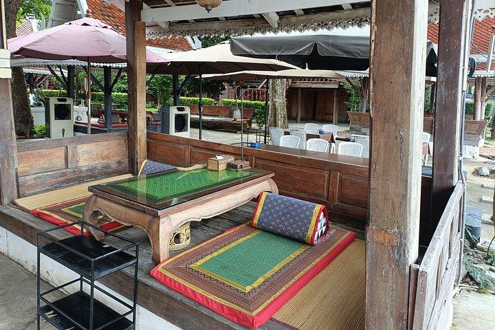 タイ アユタヤ県 寺院・王宮跡地巡り半日ツアー（送迎車代、入場料、日本語ガイド代込）人気タイ料理レストランでランチ