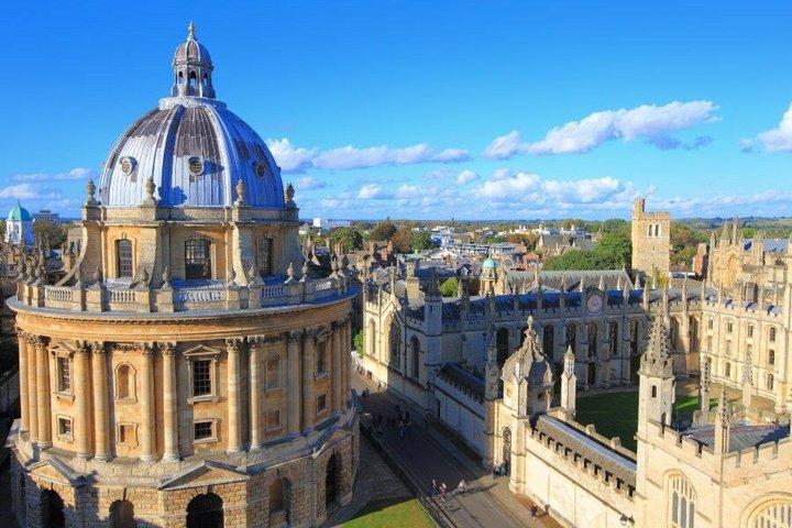 ロンドン発ウィンザー城、ストーンヘンジ、オックスフォード日帰りガイドツアー