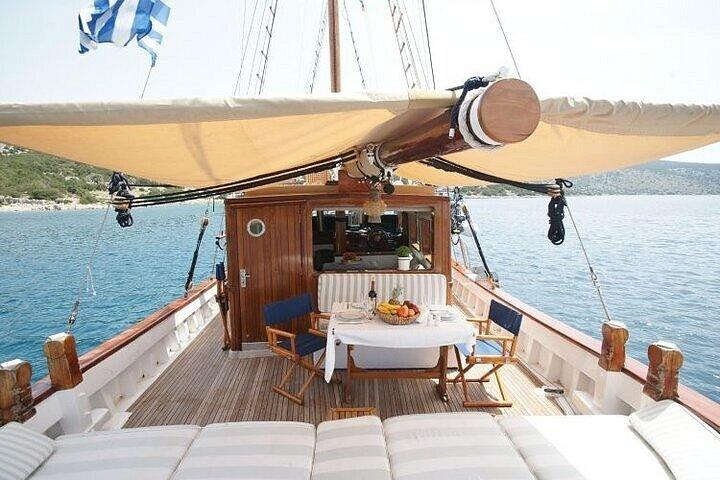 Milos Kleftiko Daily Cruise
