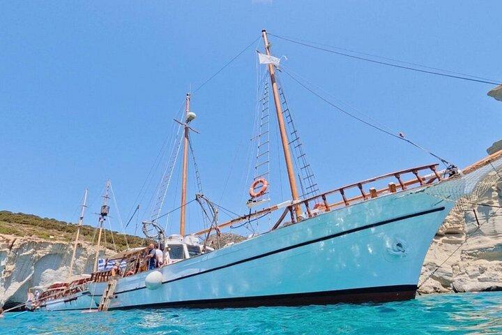 Milos Kleftiko Daily Cruise