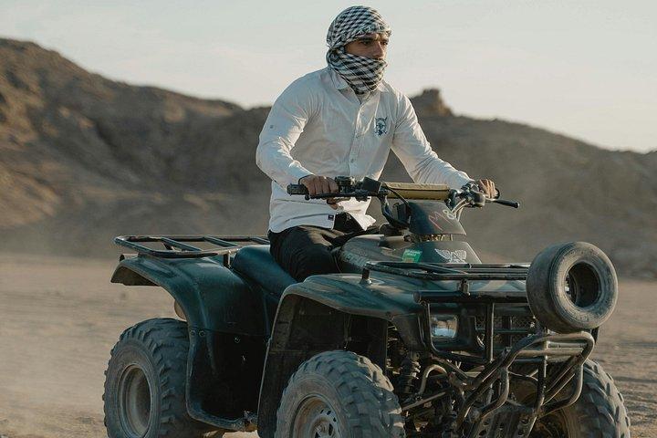 クワッドバイクとATVサファリシャルムエルシェイク