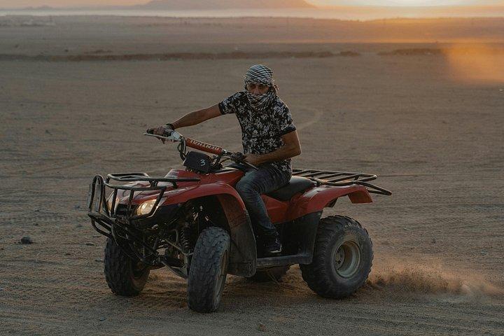 クワッドバイクとATVサファリシャルムエルシェイク