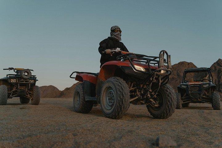 クワッドバイクとATVサファリシャルムエルシェイク