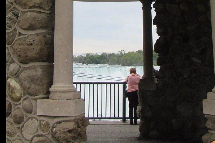 Niagara Falls Canada: A Self Guided Audio Tour
