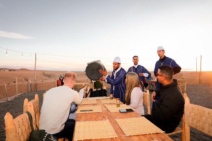 AGAFAY DESERT: ディナー、キャメル ライド、ベルベル キャンプ、サンセット