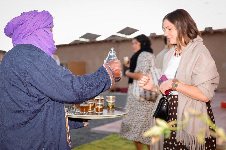 AGAFAY DESERT: ディナー、キャメル ライド、ベルベル キャンプ、サンセット