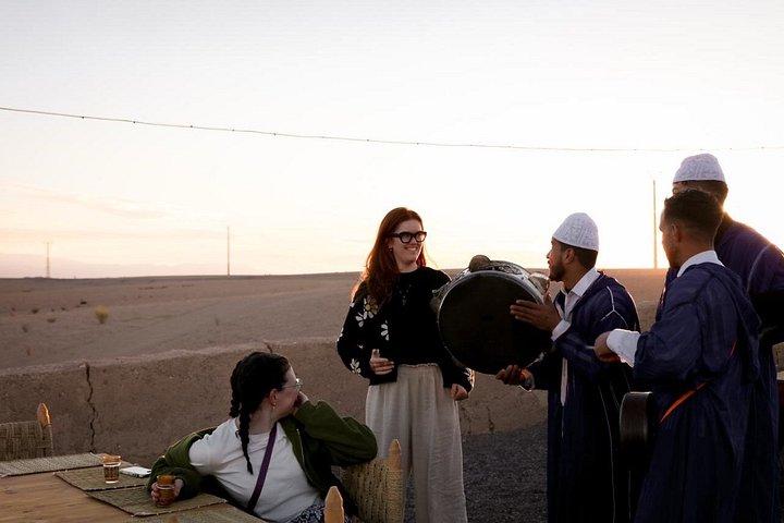AGAFAY DESERT: ディナー、キャメル ライド、ベルベル キャンプ、サンセット