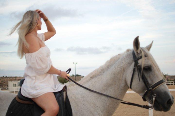 Alicante : Passeio a cavalo privado + Brunch ou degustação de vinhos + Pick-up