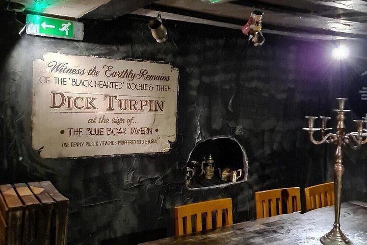 York Private Historical Pub Tour with Free Drinks