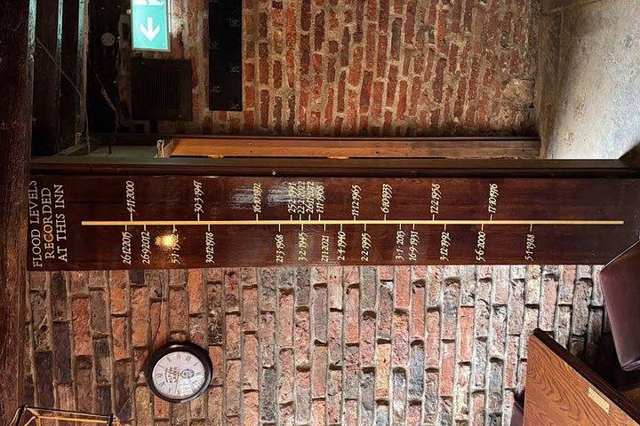 York Private Historical Pub Tour with Free Drinks