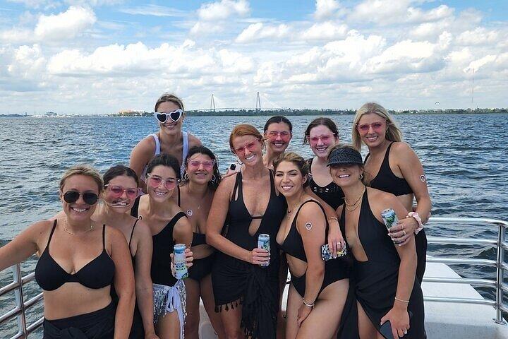 Lay N Low Bachelorette N Barco de Festa