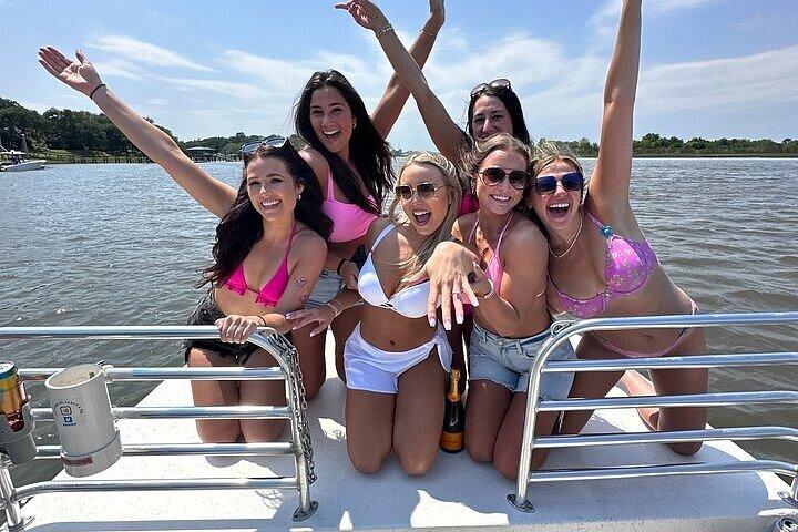 Lay N Low Bachelorette N Barco de Festa