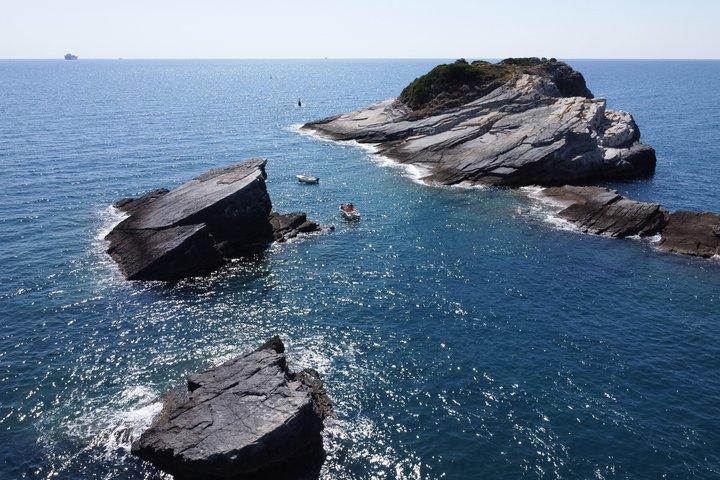 Cinque Terre Sunset Boat Tour with Dinner, Drinks & Swimming Stop