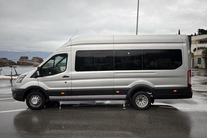 Montenegro Liten grupp med lyxig minibuss