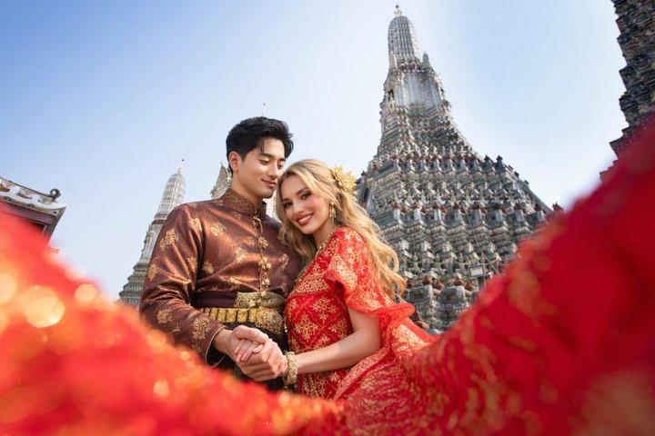 Fotografia de roupas tailandesas no Templo Wat Arun/Pho: Banguecoque