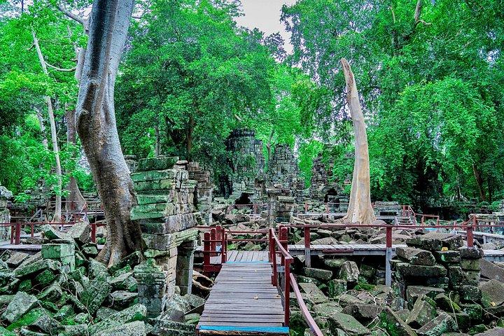 シェムリアップ発プライベートバンテアイ・フマル寺院終日ツアー
