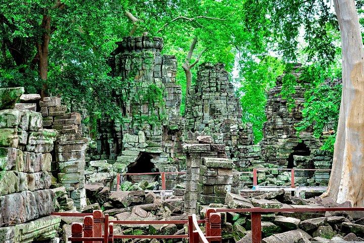シェムリアップ発プライベートバンテアイ・フマル寺院終日ツアー
