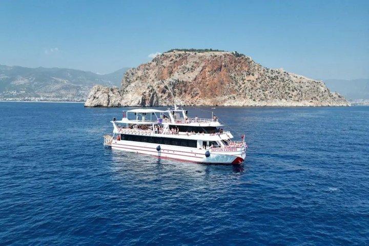 マルマリス観光船旅（ランチ付き）と有名な海の洞窟