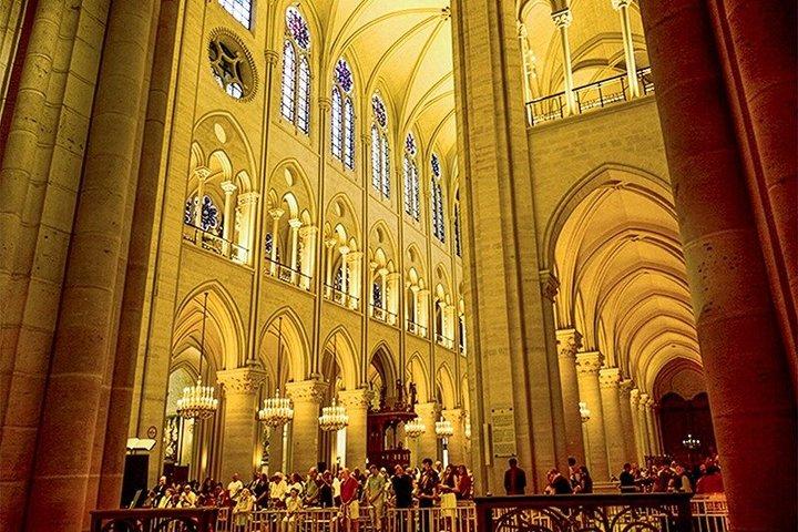 Visite guidée de la cathédrale Notre-Dame avec entrée prévue