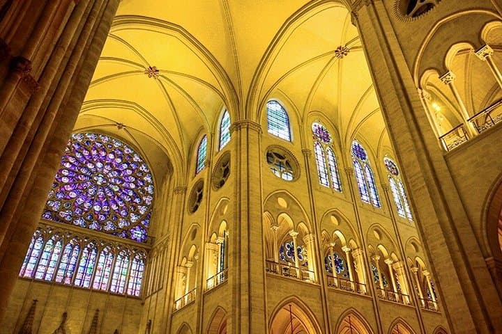 Small Group Notre Dame Tour with Scheduled Entry