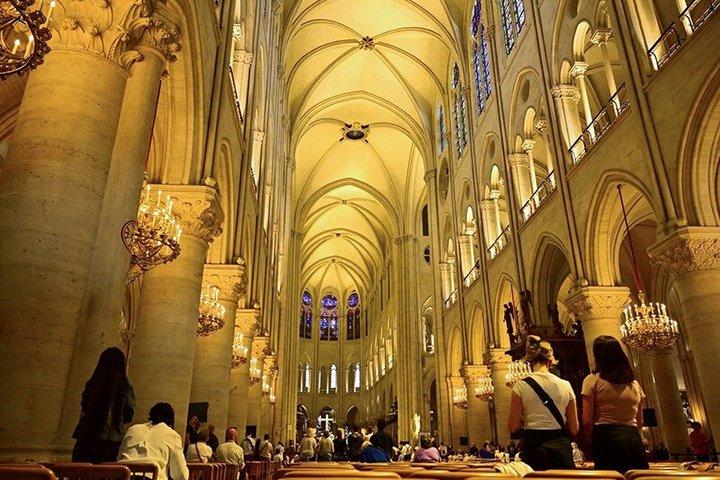 Visite guidée de la cathédrale Notre-Dame avec entrée prévue
