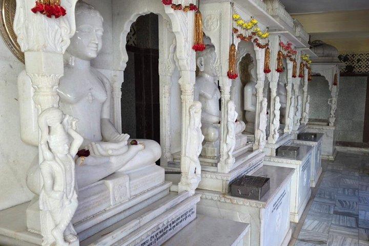 ムンバイSGNP：カンヘリ洞窟、タイガーサファリ＆ジャイナ寺院