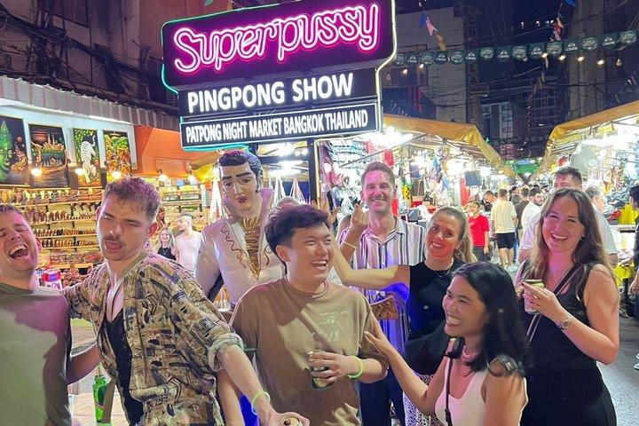 バンコクLGBTQ＋ナイトライフツアー：ドラァグショー、パッポン＆カラオケ