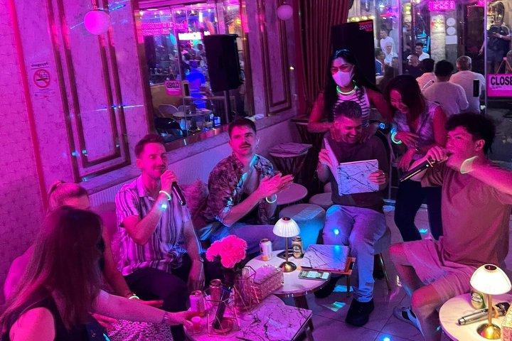 バンコクLGBTQ＋ナイトライフツアー：ドラァグショー、パッポン＆カラオケ