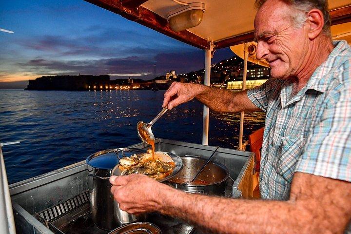 ドゥブロブニク・サンセットクルーズ（夕食付き）