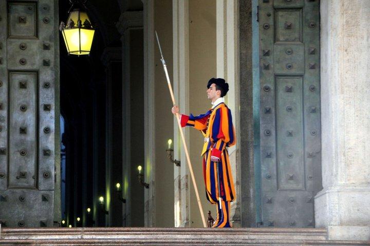 スキップ・ザ・ライン：バチカン美術館、システィーナ礼拝堂＆サンピエトロツアー