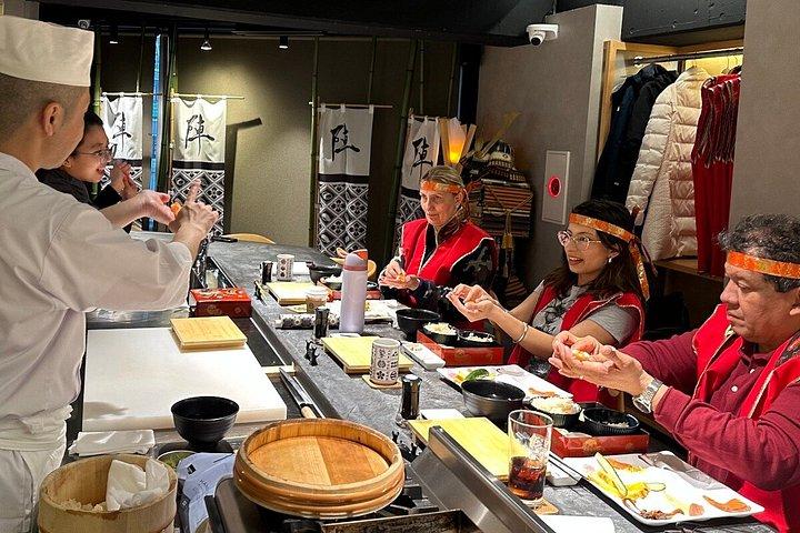浅草でシェフパフォーマンスで贅沢サムライ寿司体験