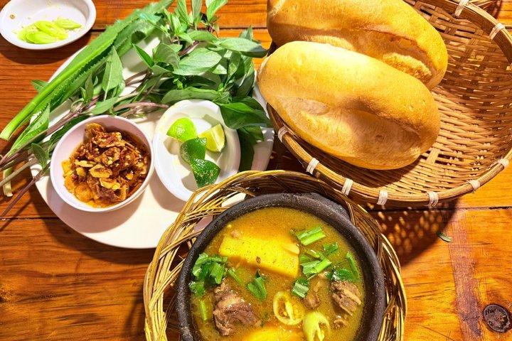 DA Lat Night Local Food & Sightseeing Tour mit dem Roller