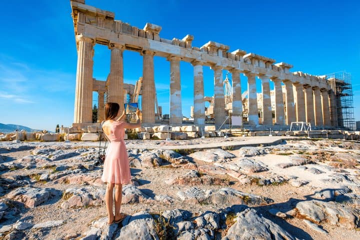 Mercedes Private Tour Highlights and Landmarks of Athens Layover