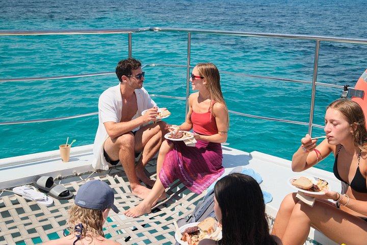 Katamaran med grill i Palma-bugten