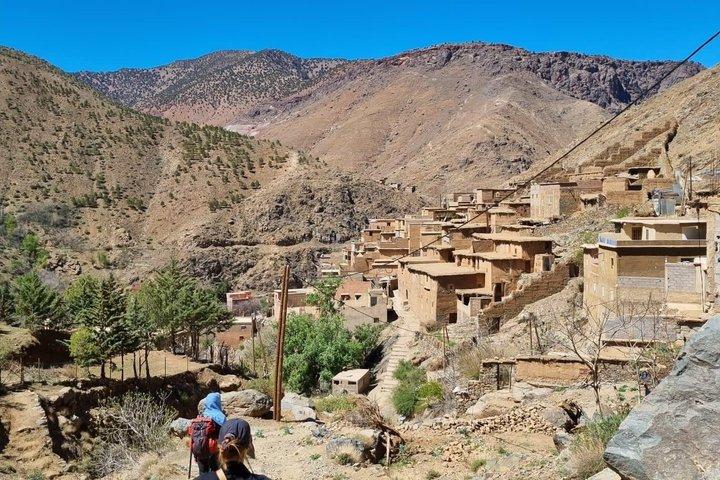 Trekking guidato di 3 giorni sulle montagne dell'Atlante Tinzert e Ait Aissa Villaggi