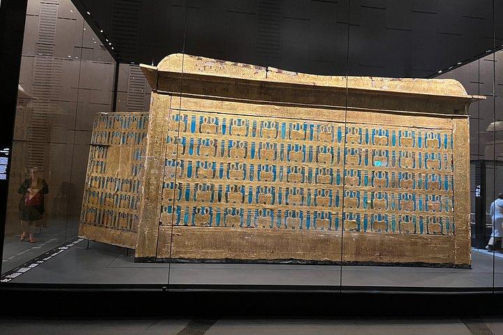 フルガダからカイロ：ギザのピラミッドと大エジプト博物館（GEM）