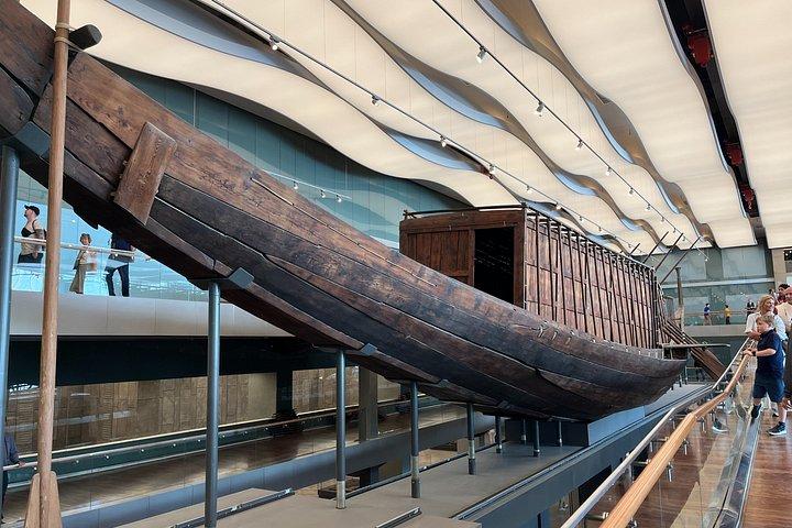 フルガダからカイロ：ギザのピラミッドと大エジプト博物館（GEM）