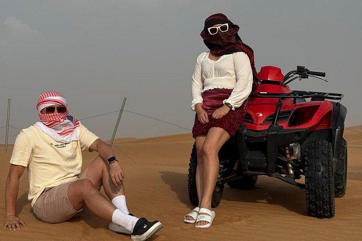 クワッドバイクとバギーライド（オプション）付きイブニングデザートサファリ