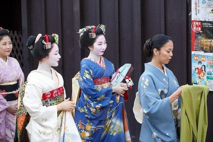京都：祇園芸者地区サンセットツアー（スペイン語・スペイン語）