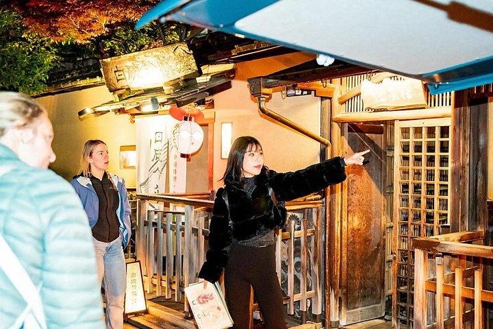 京都：祇園芸者地区サンセットツアー（スペイン語・スペイン語）