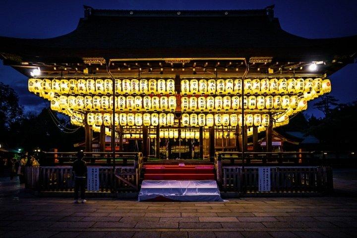 京都：祇園芸者地区サンセットツアー（スペイン語・スペイン語）