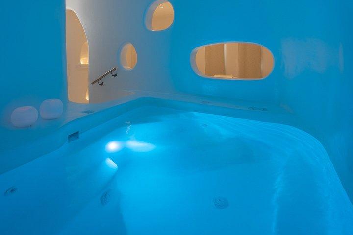 Santorini Massage Körperpeeling Spa-Erlebnis + Jacuzzi-Zugang