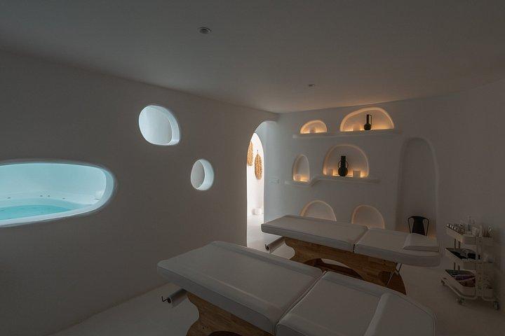 Santorini Massage Körperpeeling Spa-Erlebnis + Jacuzzi-Zugang