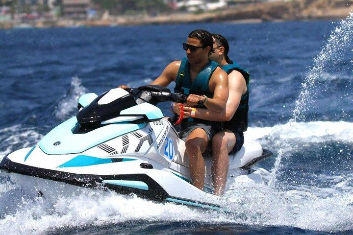 Activité guidée sur un jet ski à Cala Salada Ibiza